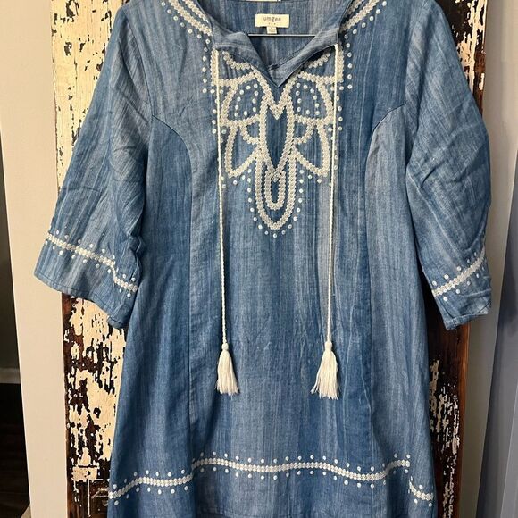 Umgee  light denim Boho tassel embroidered dress. Size L. Super soft. Casual - Picture 1 of 8
